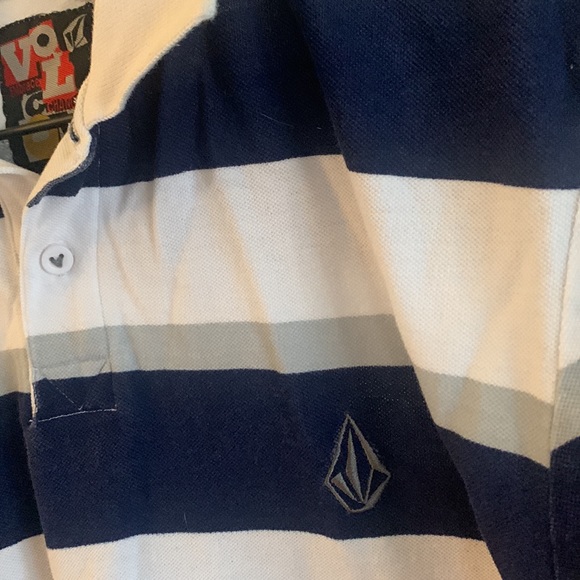 Volcom blue and white striped polo size medium - Picture 4 of 8